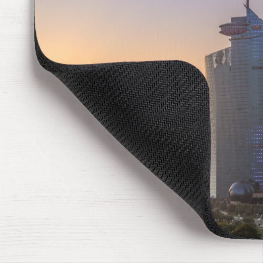 Sonnenuntergang über der Stadt von Doha, Qatar Mousepad (Ecke)