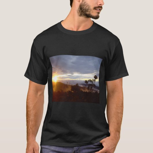 Sonnenuntergang über Dschungel und Berge in Costa  T-Shirt (Vorderseite)