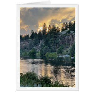 Sonnenuntergang über einem Fluss