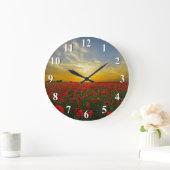 Sonnenuntergang über einem roten Mohnblumen-Feld Große Wanduhr (Zuhause)