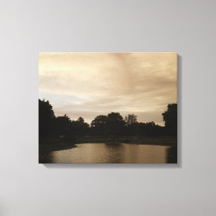 Sonnenuntergang über einem Teich Leinwanddruck