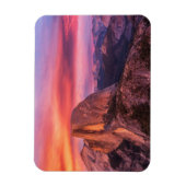 Sonnenuntergang über einer felsigen Landschaft Magnet (Vertikal)