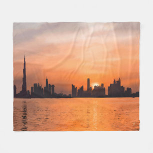 Sonnenuntergang über einer Küstenstadt - Aquarell Fleecedecke