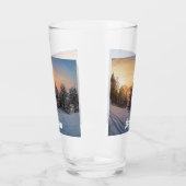 Sonnenuntergang über gefrorenem Schneewald in der Glas (Links)