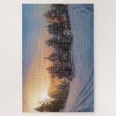 Sonnenuntergang über gefrorenem Schneewald in der Puzzle (Vertikal)