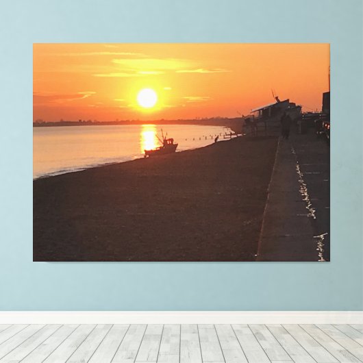 Sonnenuntergang über Hythe Bay Kent mit Fischerboo Leinwanddruck (Insitu (Holzboden))