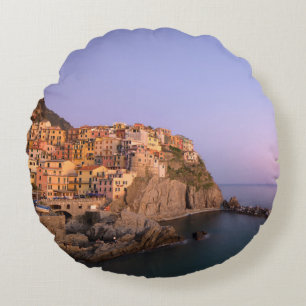 Sonnenuntergang über Manarola Dorf in Cinque Terr Rundes Kissen