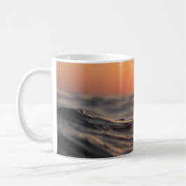 Sonnenuntergang über nahem Wasser Kaffeetasse