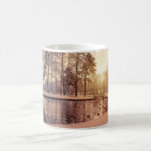 Sonnenuntergang über Park mit einem kleinen eisige Kaffeetasse (Mittel)