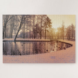 Sonnenuntergang über Park mit einem kleinen eisige Puzzle