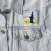 Sonnenuntergang über Replik der Freiheitsstatue in Button (Beispiel)
