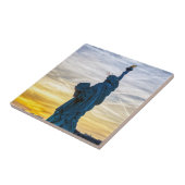 Sonnenuntergang über Replik der Freiheitsstatue in Fliese (Seite)