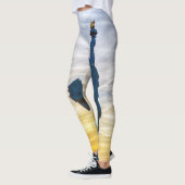 Sonnenuntergang über Replik der Freiheitsstatue in Leggings (Links)