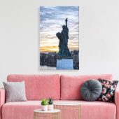 Sonnenuntergang über Replik der Freiheitsstatue in Leinwanddruck (Insitu (Wohnzimmer))