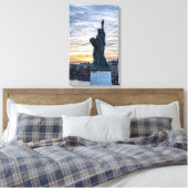 Sonnenuntergang über Replik der Freiheitsstatue in Leinwanddruck (Insitu (Schlafzimmer))