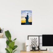 Sonnenuntergang über Replik der Freiheitsstatue in Poster (Heimbüro)