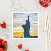 Sonnenuntergang über Replik der Freiheitsstatue in Serviette (Beispiel)