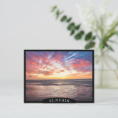Sonnenuntergang über Strand und Meer Postkarte (Stehend Vorderseite)
