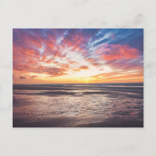 Sonnenuntergang über Strand und Meer Postkarte