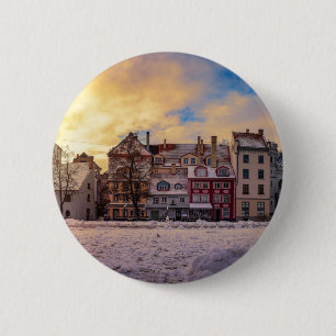 Sonnenuntergang über Straße in Riga Button