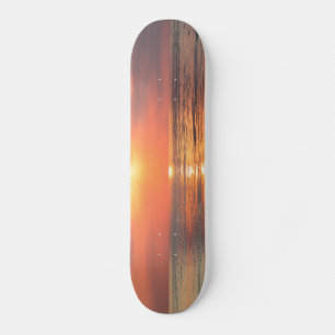 Sonnenuntergang über Wasser Skateboard