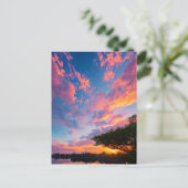 Sonnenuntergang und lebhafte Wolken tanzen über de Postkarte (Stehend Vorderseite)