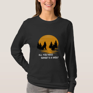 Sonnenuntergang und Wolf T-Shirt