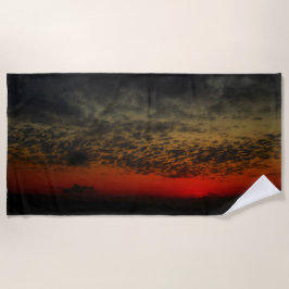 Sonnenuntergang vor dem Sturm Strandtuch