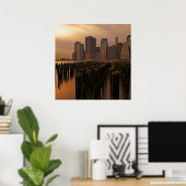 Sonnenuntergang während stürmischer Himmel über Os Poster (Heimbüro)