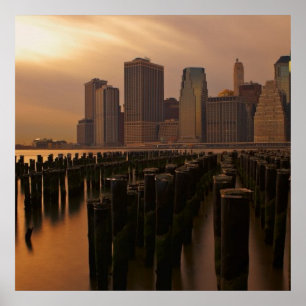 Sonnenuntergang während stürmischer Himmel über Os Poster