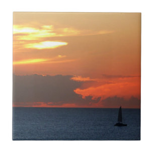 Sonnenuntergang Wolken und Segelboot Seascape Fliese