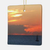 Sonnenuntergang Wolken und Segelboot Seascape Keramikornament (Links)