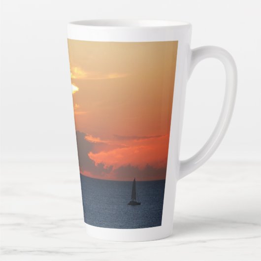 Sonnenuntergang Wolken und Segelboot Seascape Milchtasse (Rechts)