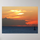 Sonnenuntergang Wolken und Segelboot Seascape Poster (Vorne)