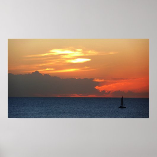 Sonnenuntergang Wolken und Segelboot Seascape Poster (Vorne)