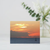 Sonnenuntergang Wolken und Segelboot Seascape Postkarte (Stehend Vorderseite)