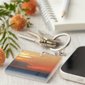 Sonnenuntergang Wolken und Segelboot Seascape Schlüsselanhänger (Vorderseite rechts)