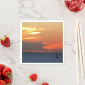 Sonnenuntergang Wolken und Segelboot Seascape Serviette (Beispiel)