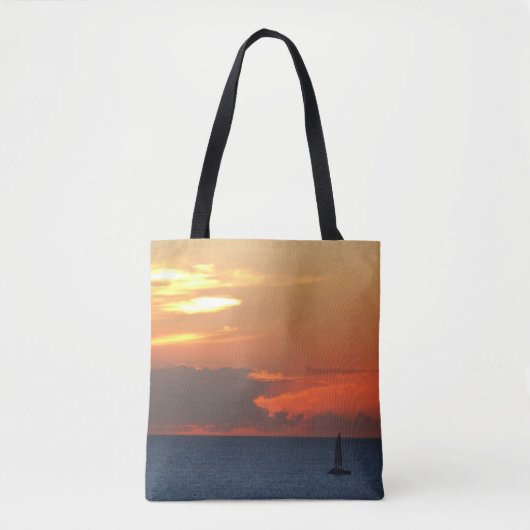 Sonnenuntergang Wolken und Segelboot Seascape Tasche (Vorderseite)
