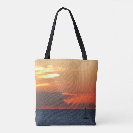 Sonnenuntergang Wolken und Segelboot Seascape Tasche (Rückseite)