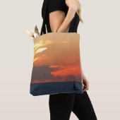 Sonnenuntergang Wolken und Segelboot Seascape Tasche (Von Nahem)