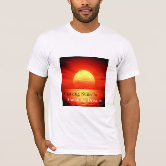 Sonnenuntergänge jagen, Träume erwecken T-Shirt (Vorderseite)
