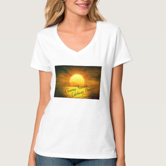 Sonnenuntergänge jagen, Träume erwecken, T - Shirt (Vorderseite)