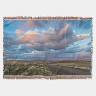 Sonnenuntergangs-Wolken über der Kiesstraße Zumwal Decke