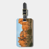 Sonnenuntergangsfelsen im Joshua Tree Gepäckanhänger (Vorderseite vertikal)
