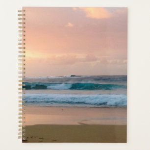 Sonnenuntergangsstrand mit Ozean Planer