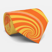 Sonnige, gelborange Sonnenstrahlen Retro SpiralWir Krawatte (Gerollt)