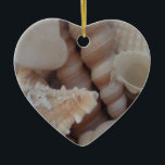 Sonnige Sommerhäuser, Sea Muschel Beach Liebe Keramik Ornament<br><div class="desc">Sonnige Sommerhäuser,  Sea Muschel Beach Liebe</div>