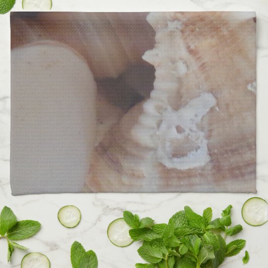 Sonnige SommerSeashells, SeeMuschel-Strand-Liebe Handtuch (Gefaltet)