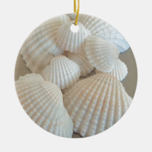 Sonnige weiße Muscheln, exotischer Sommerstrand Keramikornament